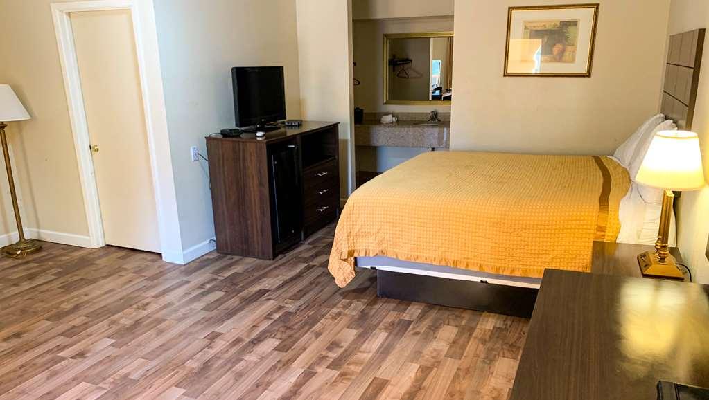 Days Inn & Suites By Wyndham Brewton Szoba fotó