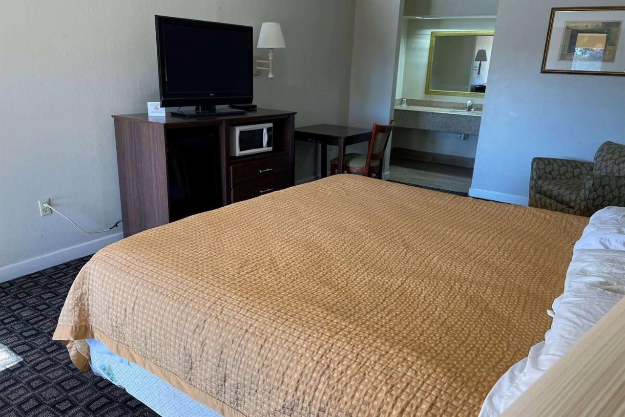 Days Inn & Suites By Wyndham Brewton Kültér fotó